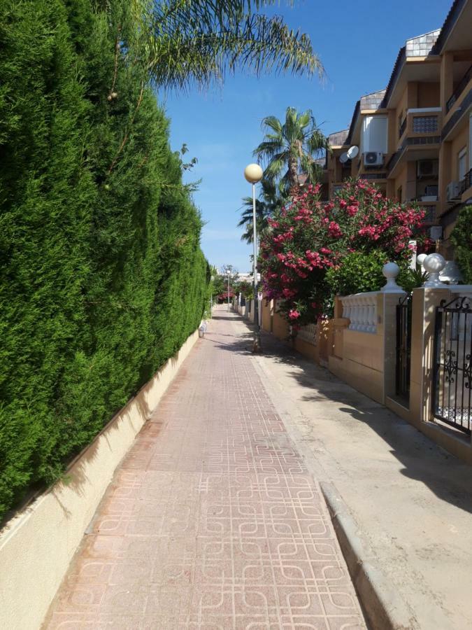 Punta Prima Pleasure With Private Parking In A Gated Community Close To The Beach Torrevieja Dış mekan fotoğraf