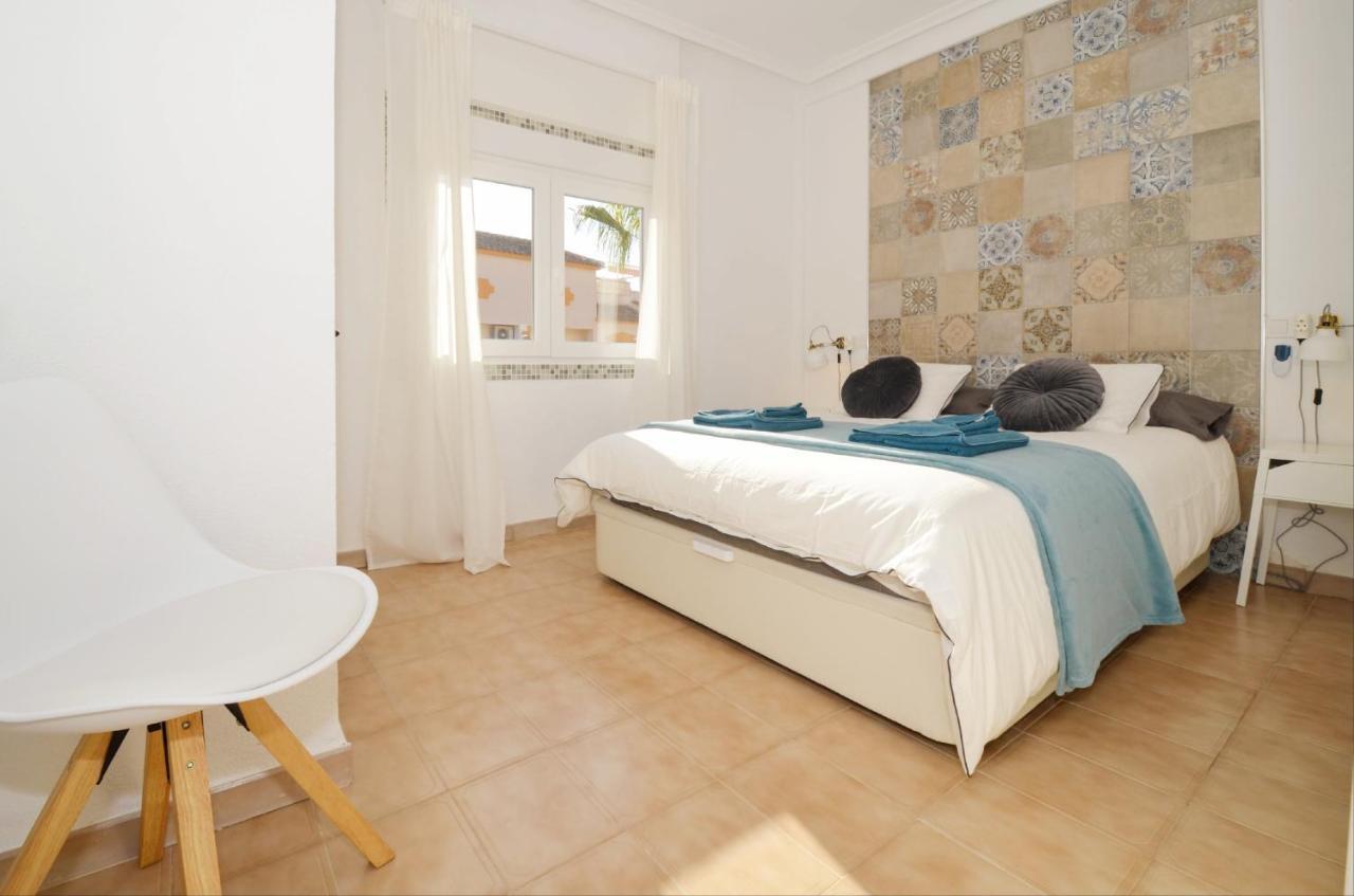 Punta Prima Pleasure With Private Parking In A Gated Community Close To The Beach Torrevieja Dış mekan fotoğraf