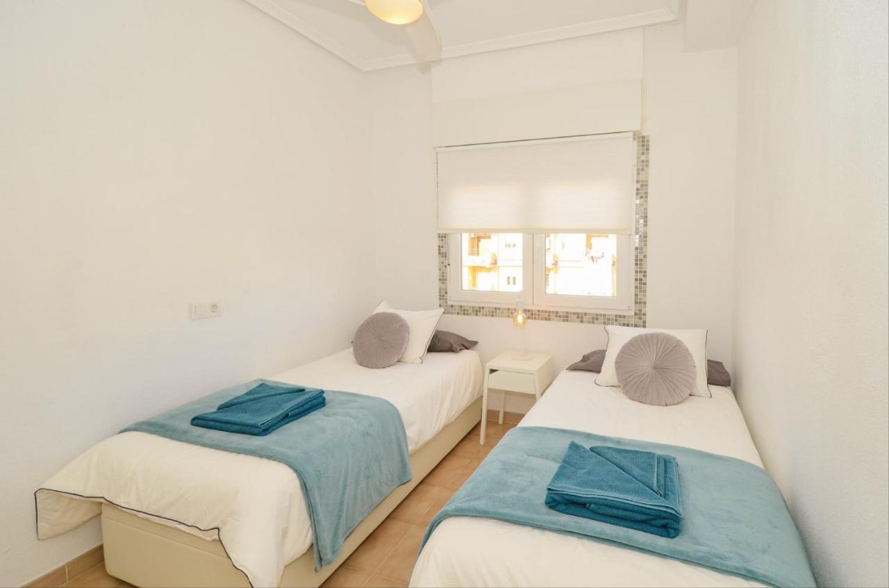 Punta Prima Pleasure With Private Parking In A Gated Community Close To The Beach Torrevieja Dış mekan fotoğraf
